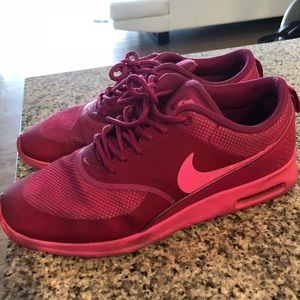 Nike Thea size 7